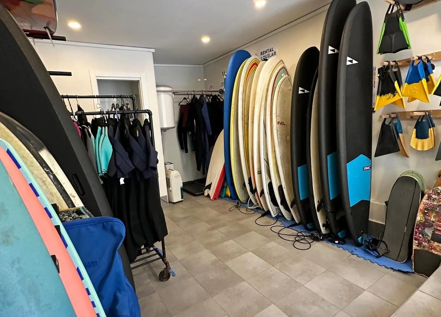 Surfing Etxea - Surf Hostel San Sebastián Spagna