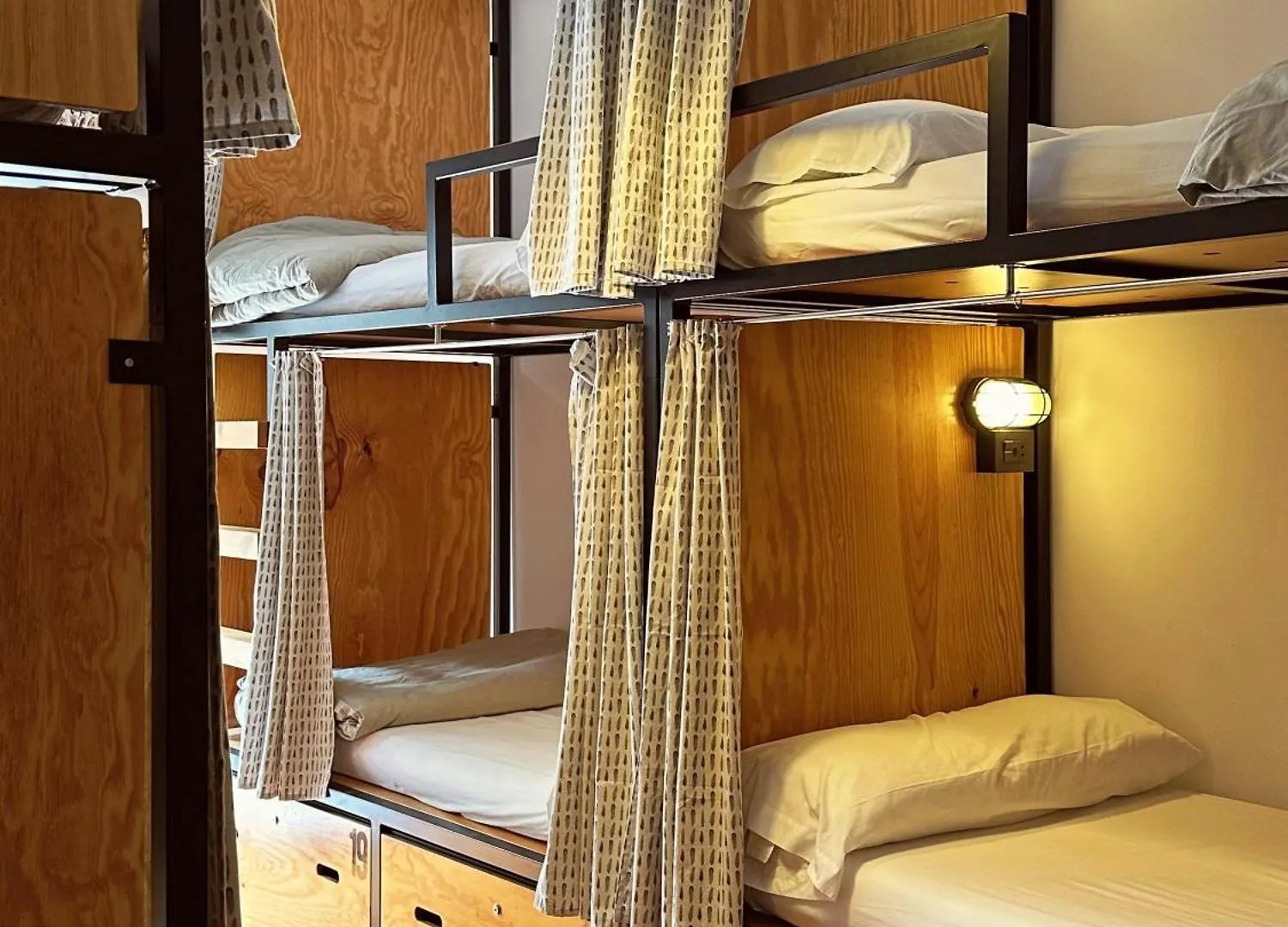 Surfing Etxea - Surf Hostel San Sebastián 0*,  Spagna