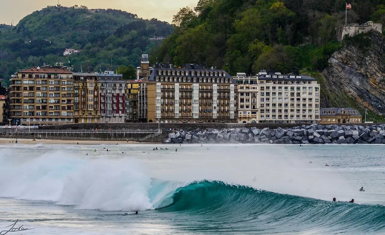 Surfing Etxea - Surf Hostel San Sebastián